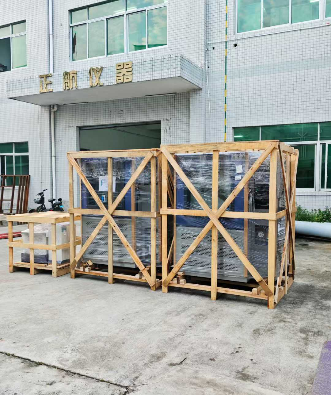 防尘和防水试验箱、电磁振动台，3台发货山